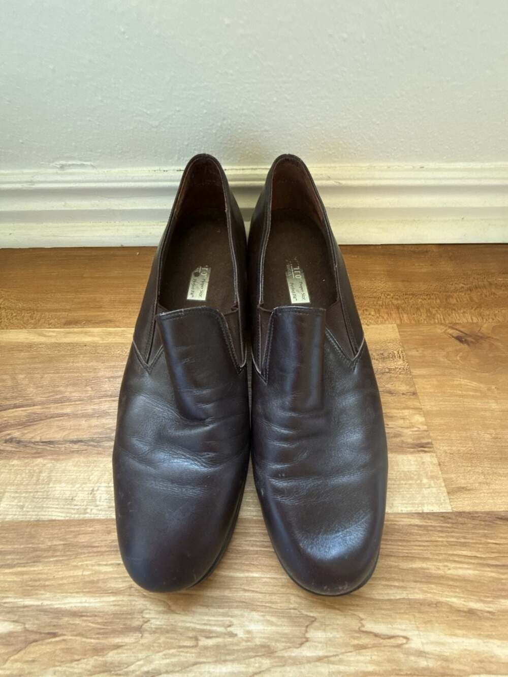 Munro American Women's Brown Leather Slip-On Comfort Loafer Shoes